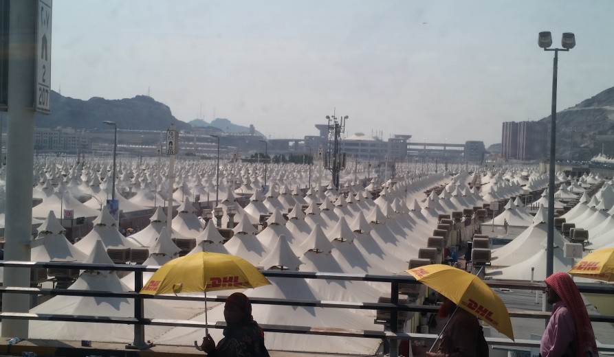 Tenda-tenda di Mina, sejauh mata memandang
